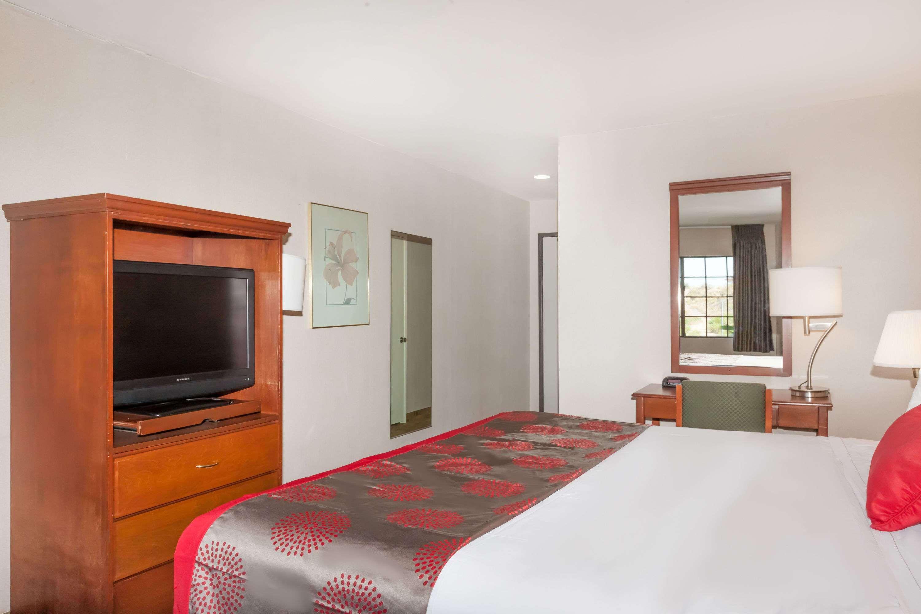Ramada By Wyndham San Diego Poway Miramar Exterior foto