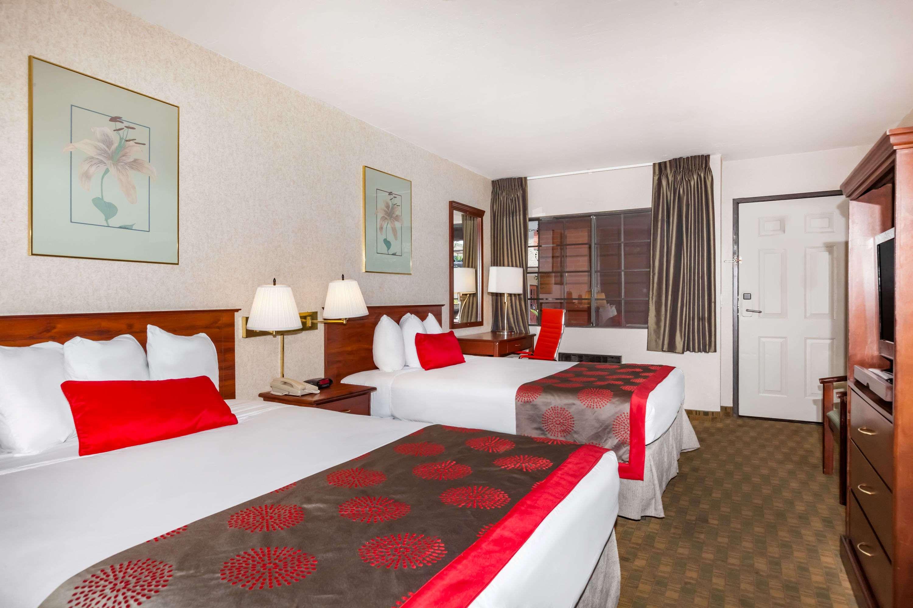 Ramada By Wyndham San Diego Poway Miramar Exterior foto