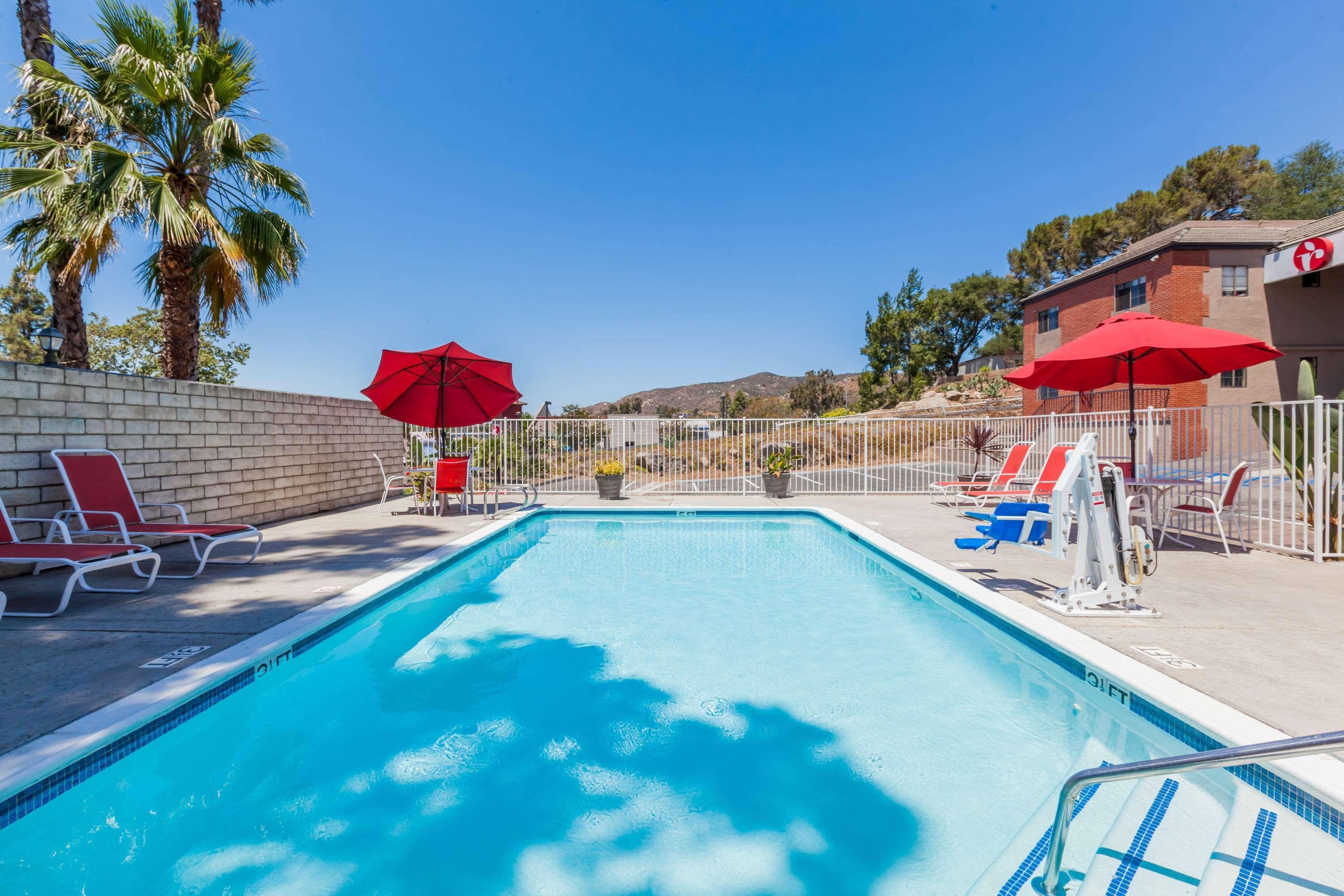 Ramada By Wyndham San Diego Poway Miramar Exterior foto
