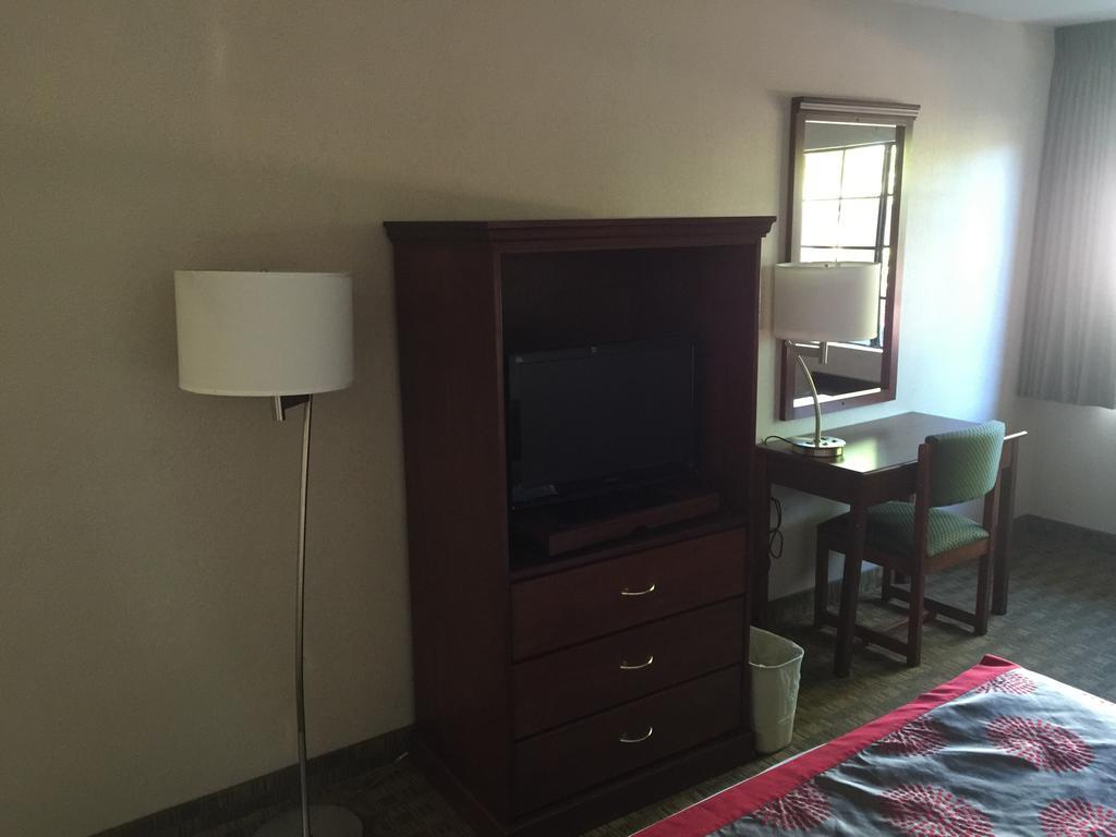 Ramada By Wyndham San Diego Poway Miramar Exterior foto